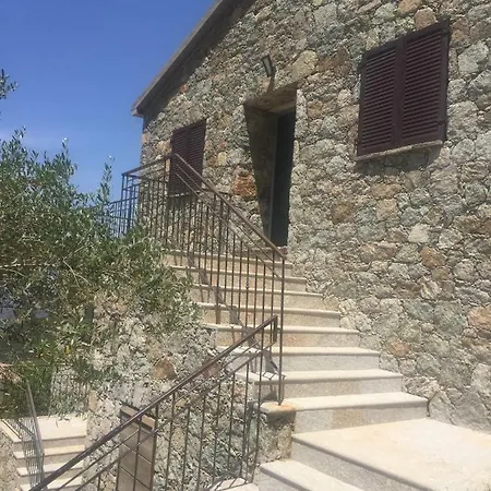 Semesterbostad Casa Di Roc Urtaca